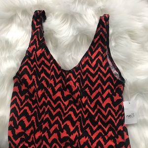Medium crop top coral and black